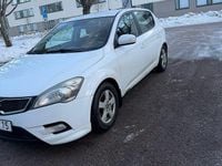 Begagnad Kia Ceed 128 HK (94 kW) 2012 Halvkombi