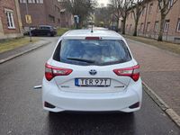 Begagnad Toyota Yaris Hybrid 101 HK (74 kW) 2019