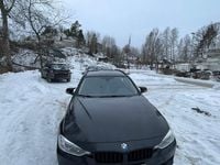 Begagnad BMW 320 184 HK (135 kW) 2014 Svart metallic Kombi
