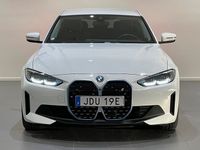 begagnad BMW i4 eDrive40 Charged Nav HiFi P-Assist Drag Serviceavtal 2022, Personbil