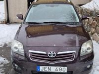 Begagnad Toyota Avensis 147 HK (108 kW) 2008 Mörkröd Kombi