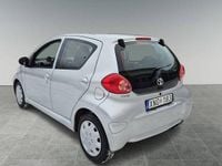 Begagnad Toyota Aygo 68 HK (50 kW) 2006 Silver Halvkombi