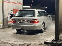 Begagnad Mercedes E240 177 HK (130 kW) 2003 Grå/silver metallic