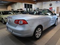 begagnad VW Eos NY KAMREMSATS . LÅG MIL