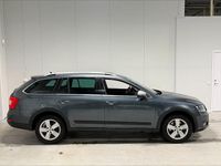 Begagnad Skoda Octavia Scout 184 HK (135 kW) 2017 Grå Kombi