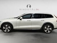Begagnad Volvo V60 CC Momentum 197 HK (144 kW) 2022 Vit Kombi
