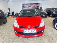 Begagnad Renault Clio II 75 HK (55 kW) 2006 Röd Halvkombi