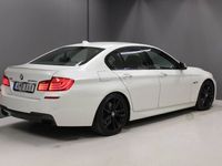 begagnad BMW M550 D xDrive Sedan M Sport, Drag, Kamera