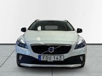 Begagnad Volvo V40 Momentum 120 HK (88 kW) 2015 Vit Halvkombi