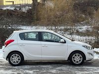 Begagnad Hyundai i20 Premium 75 HK (55 kW) 2014 Vit Halvkombi