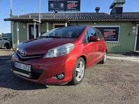 Begagnad Toyota Yaris Active 90 HK (66 kW) 2013 Röd Halvkombi