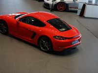 Begagnad Porsche 718 Cayman 303 HK (222 kW) 2019 Röd Sportkupé