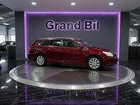 Begagnad Toyota Avensis 152 HK (111 kW) 2013 Röd Kombi