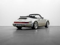 Begagnad Porsche 911 Carrera 250 HK (183 kW) 1992 Zermatt silver metallic / svart top Cab