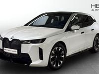 Begagnad BMW iX Comfort Edition 400 kW (544 HK) 2025 Vit (mineral white metallic) SUV