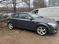 Begagnad Kia Ceed 140 HK (102 kW) 2008 Halvkombi
