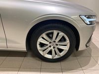 Begagnad Volvo V60 Momentum 192 HK (141 kW) 2021 Silver Kombi
