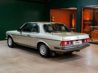 Begagnad Mercedes 230 136 HK (100 kW) 1983 Ljusgrön Sportkupé