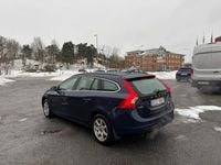 Begagnad Volvo V60 Momentum 180 HK (132 kW) 2011 Blå Kombi