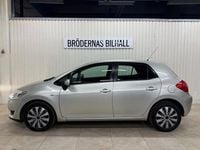 Begagnad Toyota Auris 124 HK (91 kW) 2007 Silver Halvkombi