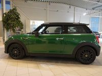 Begagnad Mini Cooper Essential 22 kW (30 HK) 2022 Grön Halvkombi
