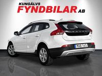 Begagnad Volvo V40 CC Momentum 114 HK (83 kW) 2014 Vit Kombi