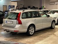 begagnad Volvo V50 T5 AWD AUTOMAT GLASTAKLUCKA (9900 MIL) DRAG NY BESIKTAD NY SERVA