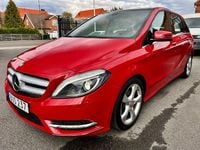 Begagnad Mercedes B180 122 HK (89 kW) 2014 Röd Minibuss