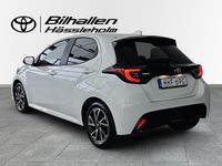 Begagnad Toyota Yaris Hybrid Active 117 HK (86 kW) 2022 Vit Halvkombi