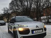 Begagnad Citroën C4 Cactus PureTech 82 HK (60 kW) 2014 Merallic vit med bruna detaljer Halvkombi