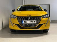 Begagnad Peugeot e-208 Active 100 kW (136 HK) 2022 Gul Halvkombi