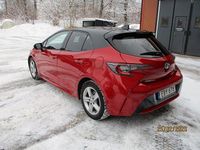 Begagnad Toyota Corolla Hybrid Style 122 HK (89 kW) 2019 Röd Halvkombi
