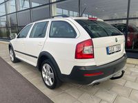 Begagnad Skoda Octavia Scout 140 HK (102 kW) 2011 Vit Kombi