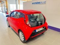 Begagnad Toyota Aygo X-play 72 HK (52 kW) 2019 Röd Halvkombi