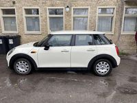 Begagnad Mini ONE 102 HK (75 kW) 2016 Pepper white Halvkombi