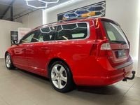 Begagnad Volvo V70 Momentum 114 HK (83 kW) 2012 Röd Kombi