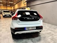 Begagnad Volvo V40 Summum 190 HK (139 kW) 2015 Vit Halvkombi