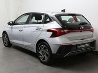 Begagnad Hyundai i20 Essential 101 HK (74 kW) 2024 Grå Halvkombi