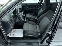 Begagnad VW Golf IV Trendline 105 HK (77 kW) 2002 Svart Halvkombi