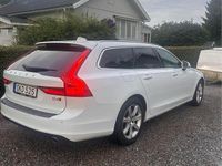 Begagnad Volvo V90 Momentum 190 HK (139 kW) 2017 Vit Kombi