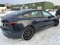 Begagnad Tesla Model 3 Standard Range Plus 239 kW (325 HK) 2021 Grå Sedan