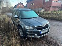 Begagnad Skoda Yeti Outdoor 140 HK (102 kW) 2014 Blå grå SUV