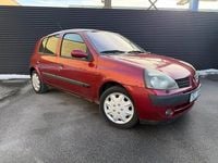 Begagnad Renault Clio II 75 HK (55 kW) 2002 Mörkröd Halvkombi