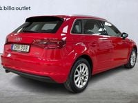 Begagnad Audi A3 Attraction 110 HK (80 kW) 2015 Röd