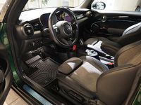 Begagnad Mini Cooper Essential 22 kW (30 HK) 2022 Grön Halvkombi