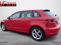 Begagnad Audi A3 Attraction 105 HK (77 kW) 2014 Röd