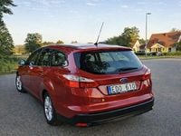 Begagnad Ford Focus Trend 96 HK (70 kW) 2011 Röd Kombi