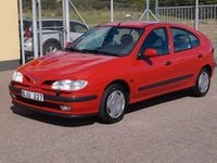 Begagnad Renault Mégane 114 HK (83 kW) 1998 Röd Halvkombi