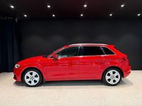 Begagnad Audi A3 Attraction 125 HK (91 kW) 2015 Röd