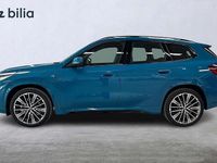 Begagnad BMW X1 M Sport 327 HK (240 kW) 2025 Blå (blue bay lagoon metallic ) SUV